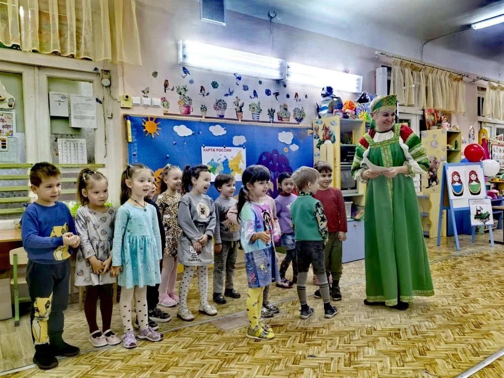 В дошкольном отделении №2 воспитатель  средней группы №22 Кравченко Е. В. 
провела открытое занятие-
