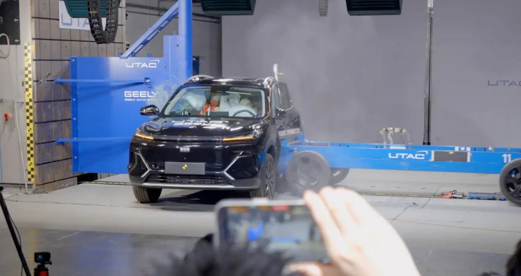 Гибридный кроссовер Geely EX5 EM-i, официально представленный в РФ, прошел специальный краш-тест, ко