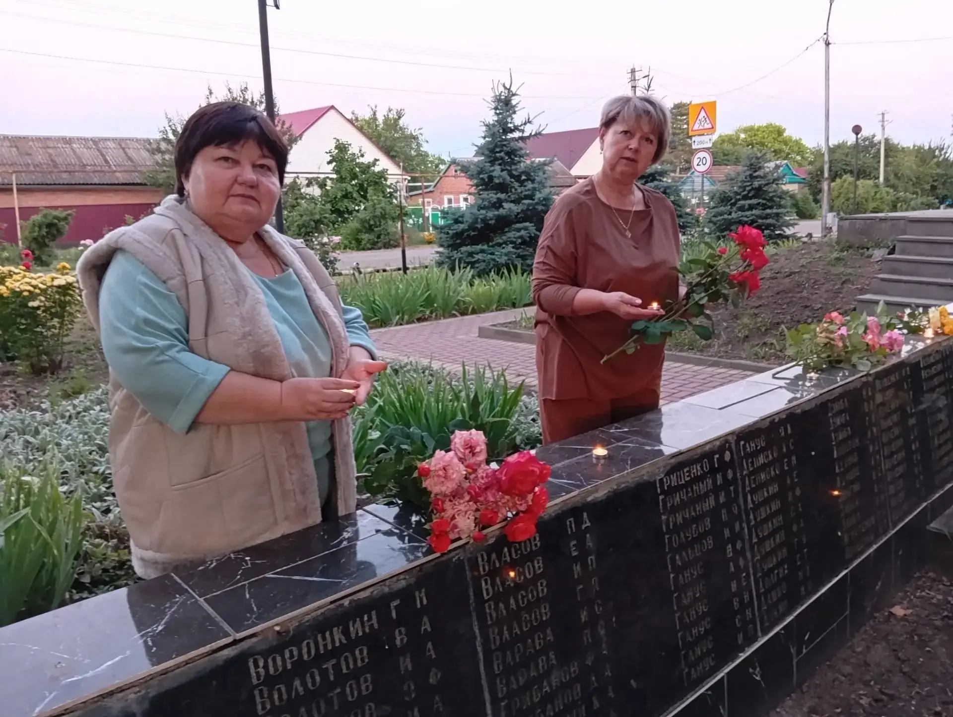 🕊День памяти и скорби🕊
Сегодня в 4:00 утра на мемориале села Кулешовка прошёл митинг, посвящённый 
