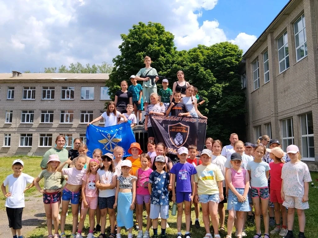 🎉 С Днём России! 🇷🇺

Сегодня в нашем лагере «РОМАШКА» прошёл замечательный день, посвящённый Дню 