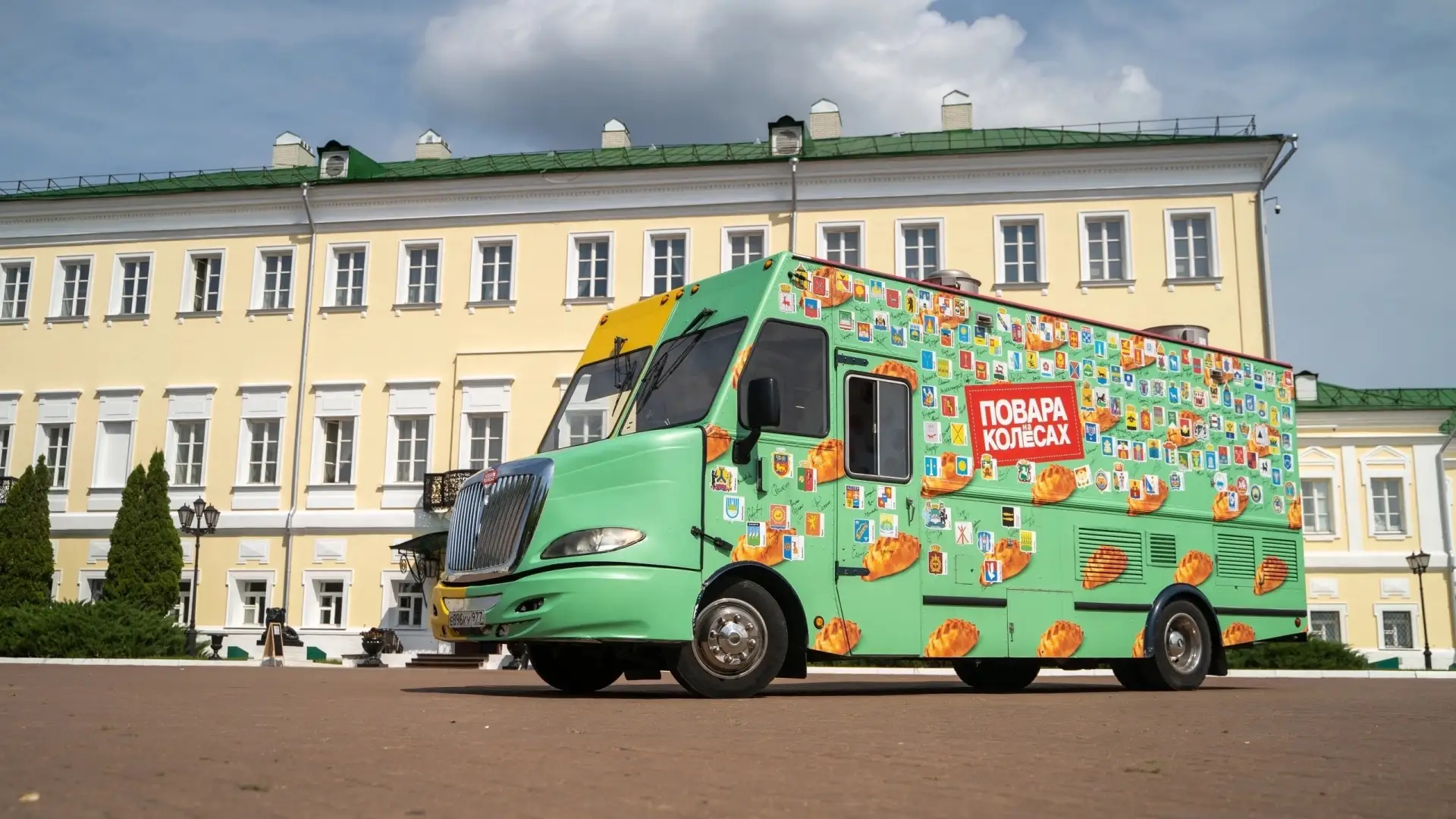 Выкса вновь попала в объективы федерального канала. 

Вчера в городе стартовали съемки кулинарного ш