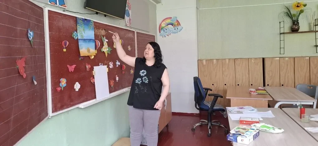 Морские просторы в руках юных художников! Сегодня в пришкольном лагере ГБОУ "СШ № 72" царила творчес