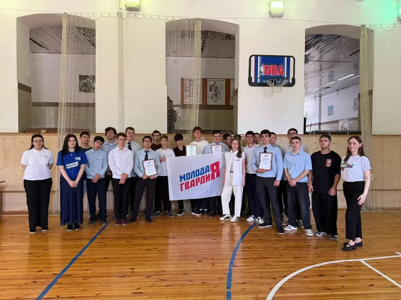 Сегодня, в преддверии Дня молодёжи, в ячейке ВОО «Молодая Гвардия Единой России» на базе ВлТЖТ прошл
