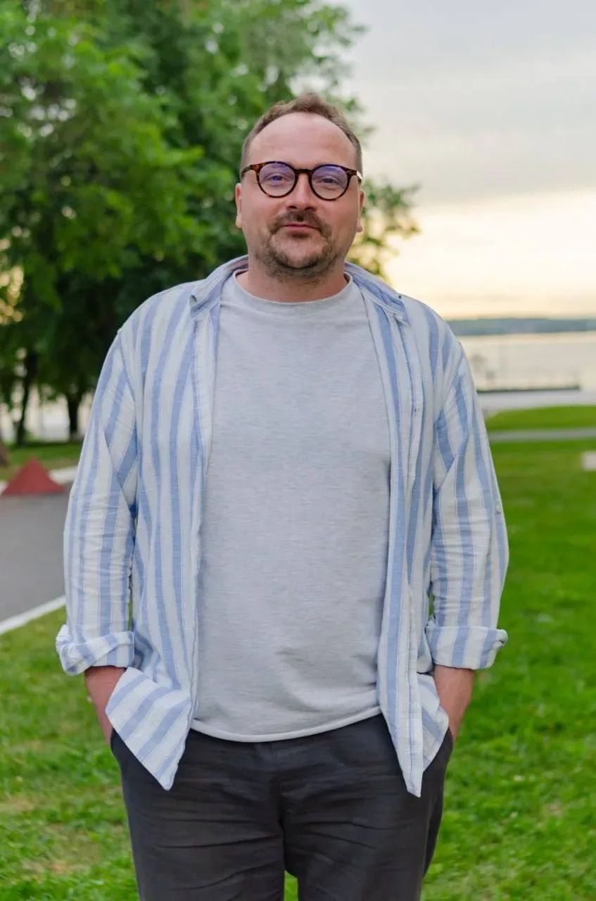 Всем привет! Давайте знакомиться! 
Наша команда «КИНО БЮРО»

Алексей Перевозчиков
Алексей Анисимов
И