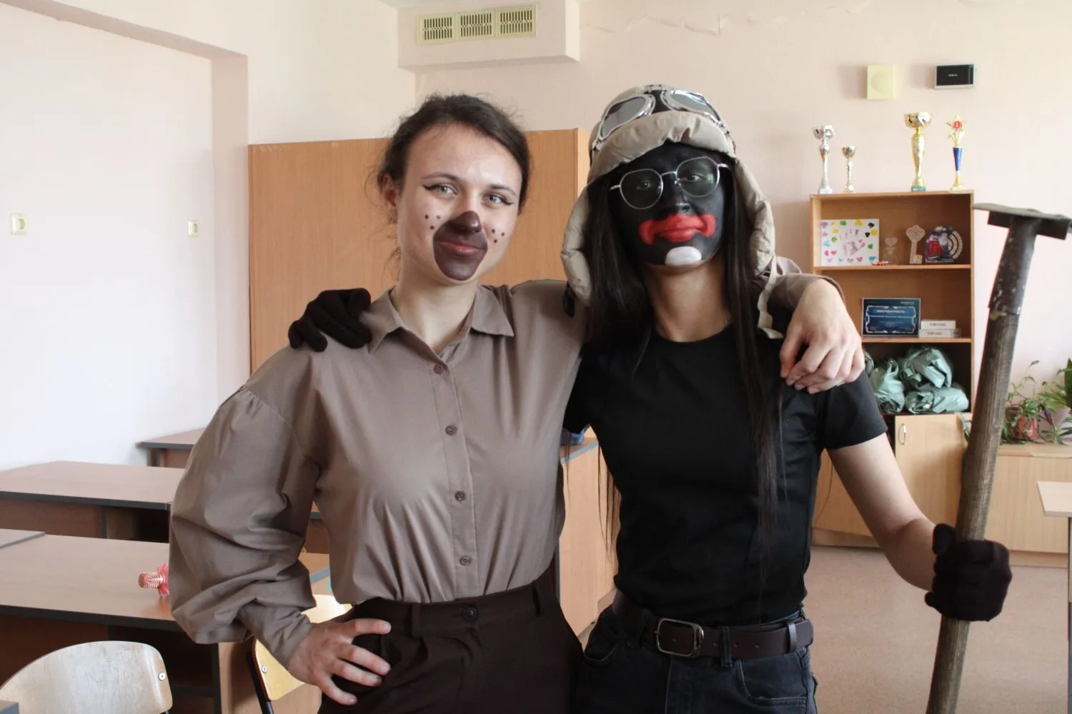 Озорство и детство: День Смешариков в 11 классе! 🎈 🐰 

Вторник в нашей школе выдался невероятно яр