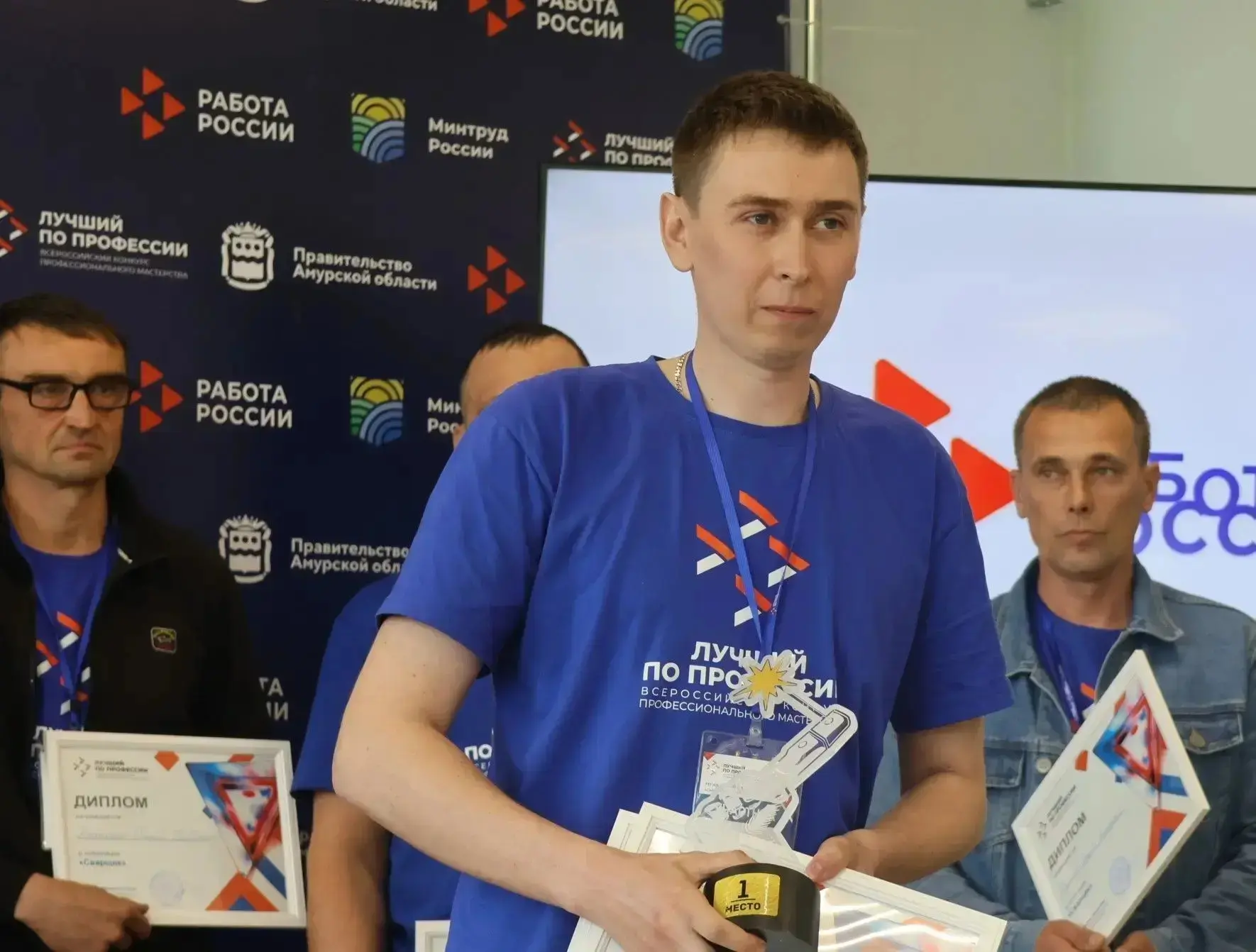 Мастер производственного обучения нашего Центра Артём Юрьевич Изнаров занял первое место в региональ