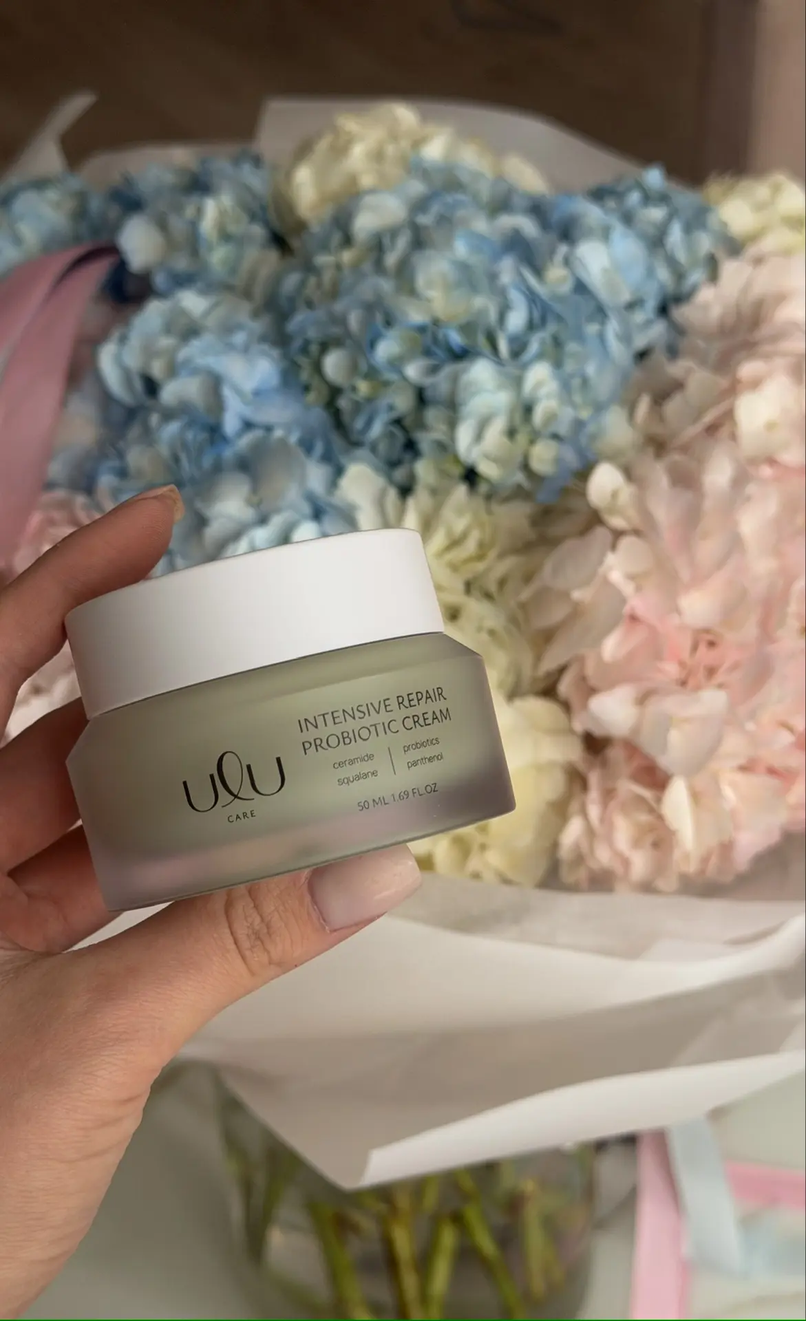 — сейчас в уходе два средства от ULU Cosmetic 🤍

[probiotic cream и dual toner]

очень люблю такие 