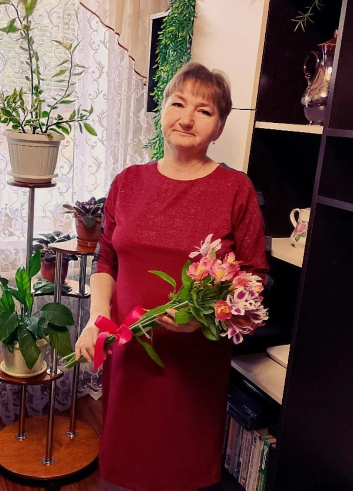 Сегодня коллектив детского сада от всего сердца поздравляет с юбилеем воспитателя -  Ирину Валерьевн
