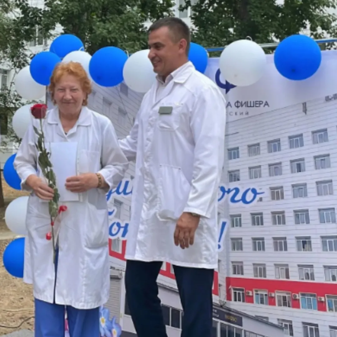 🔥Более сотни лет на страже здоровья: ветеранов Больницы Фишера наградили в канун профессионального 