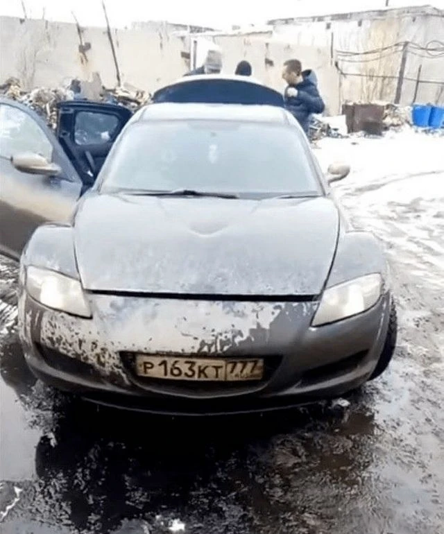 Приехали смотpeть Мazdа RХ-8. Что-то здесь не так