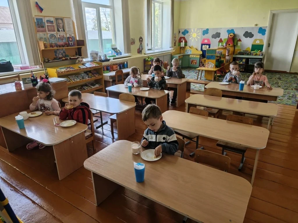 Полдник в детском саду – это важный приëм пищи, который обеспечивает детский организм дополнительной