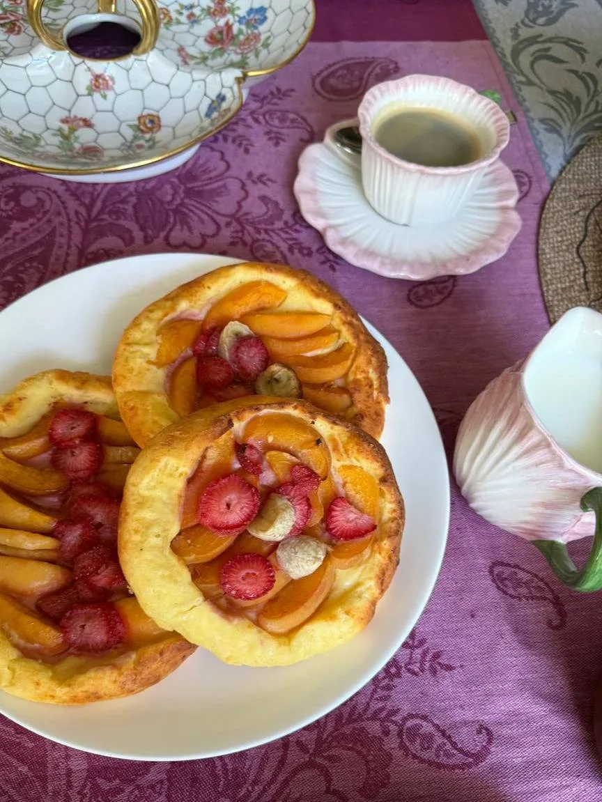 ПП рецепт творожных ватрушек с клубникой 💕

Сезон клубнички открываем вашей любимой рубрикой #рецеп