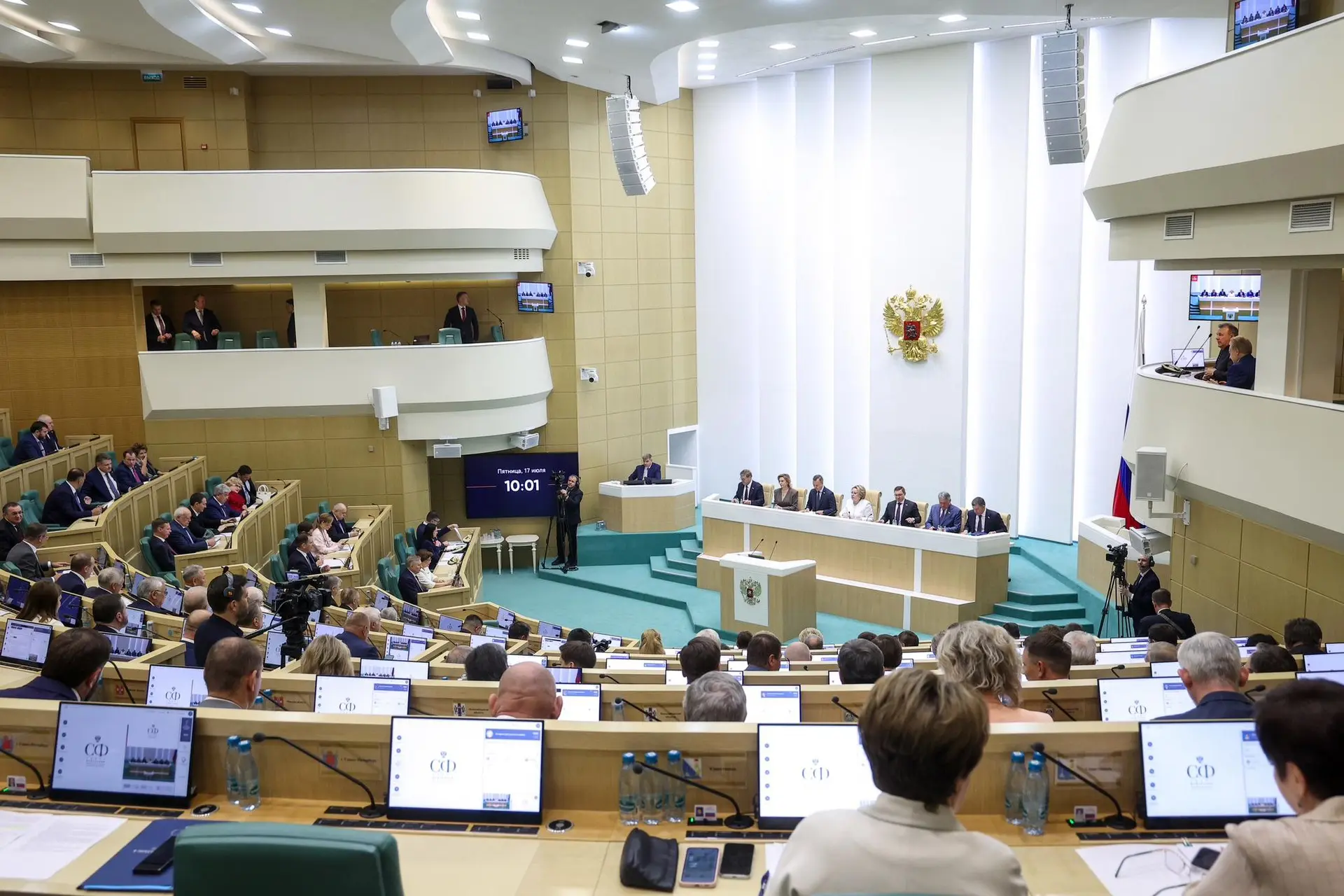 Труд стажеров будет защищен законом
 
Как молодому специалисту получить свой первый трудовой опыт по