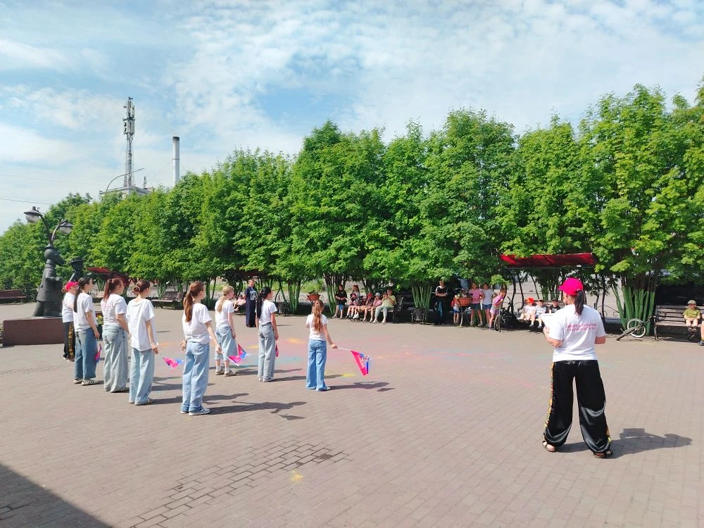 🇷🇺 НЕОБЪЯТНАЯ НАША РОССИЯ! 🇷🇺

В честь Дня России площадь «ДК Зенковский им. Иосифа Кобзона» нап