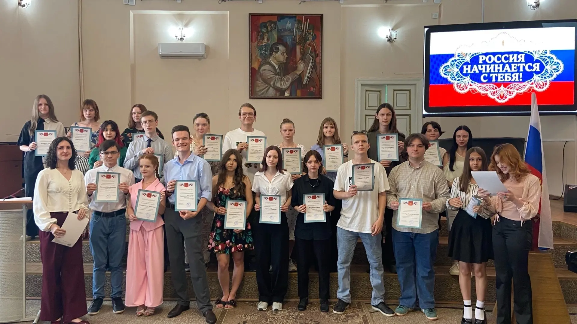 🎉 РОССИЯ НАЧИНАЕТСЯ С НАС!

В честь Дня России в стенах нашего колледжа искусств прошло торжественн