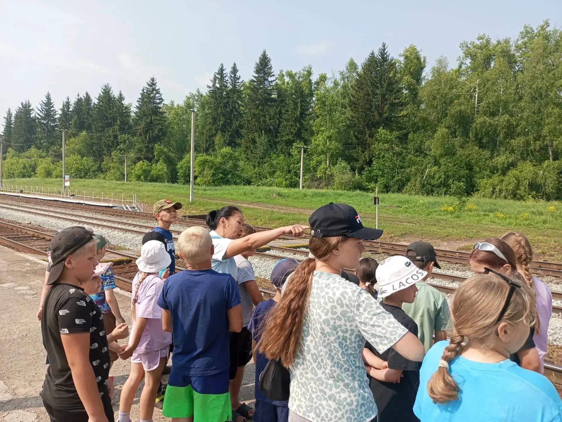 16 июня в рамках месячника "Уступи дорогу поездам" учащиеся Пролетарской школы побывали на железнодо