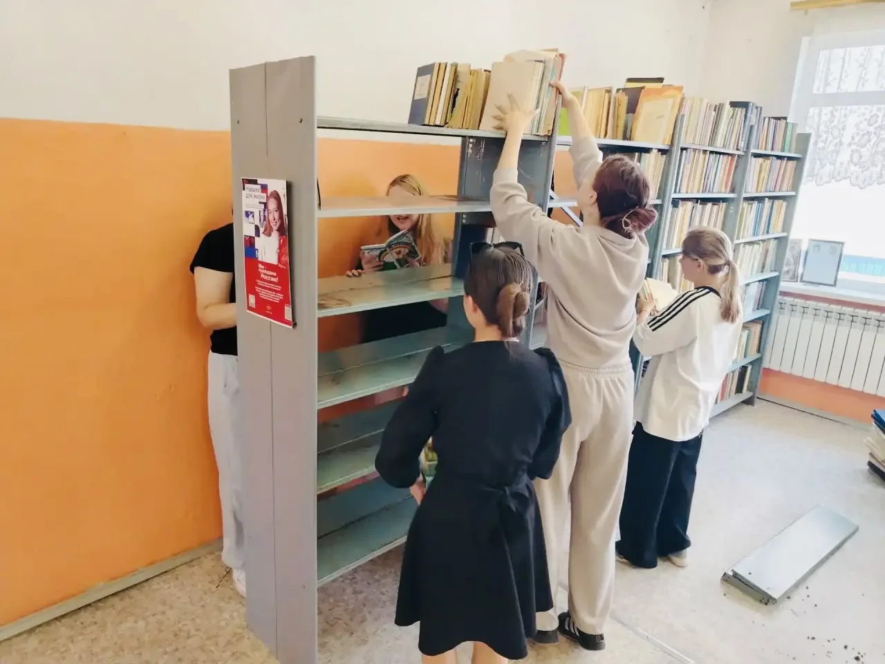 📚 Тайны старых переплетов: День второй! 📚

Сегодня наш отряд в Лагере труда и отдыха снова окунулс