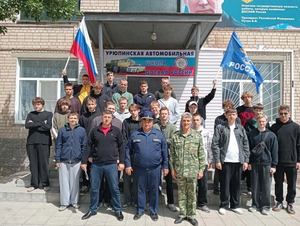 Десятиклассники на учебных сборах: от тактики до первой помощи! 🛡
 
С 25 по 29 мая наши парни из 10