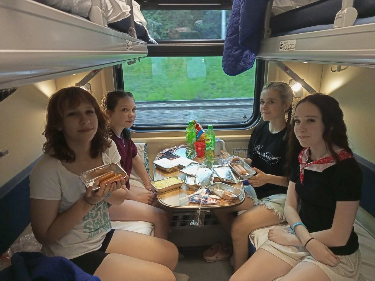 Уже расположились) 🚂
И, конечно же, самое приятное - ужин 😋