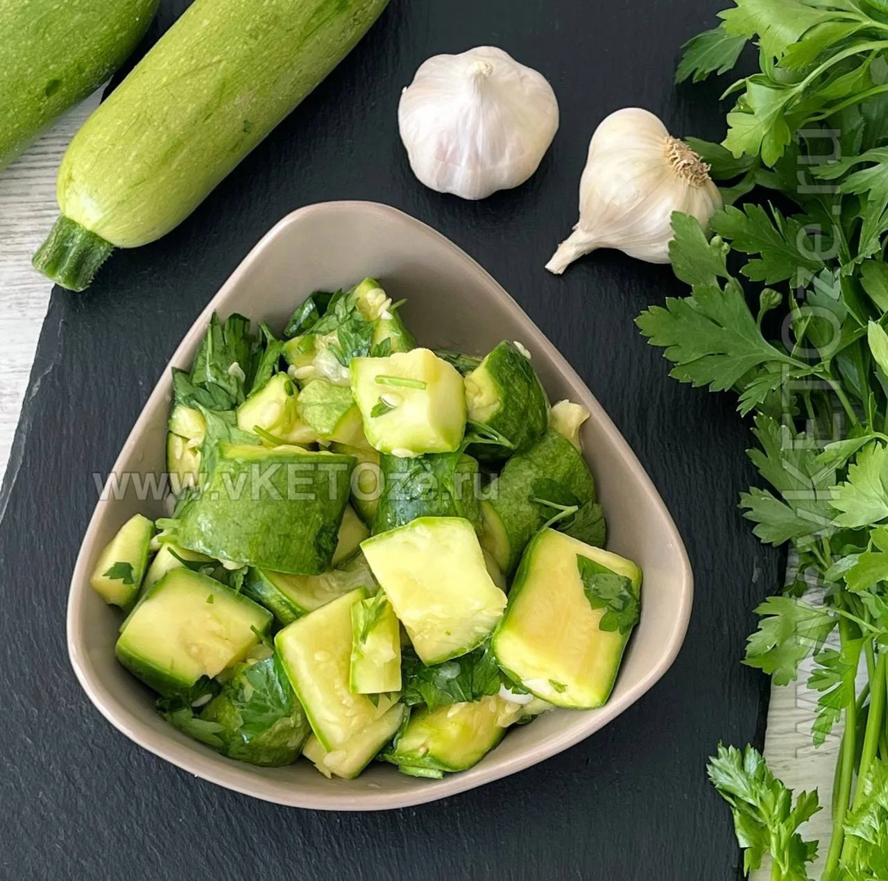 Битые кабачки за 10 минут 🥒🍃

Прекрасное летнее блюдо, которое легко готовить ⤵️⤵️

🍃При быстром 
