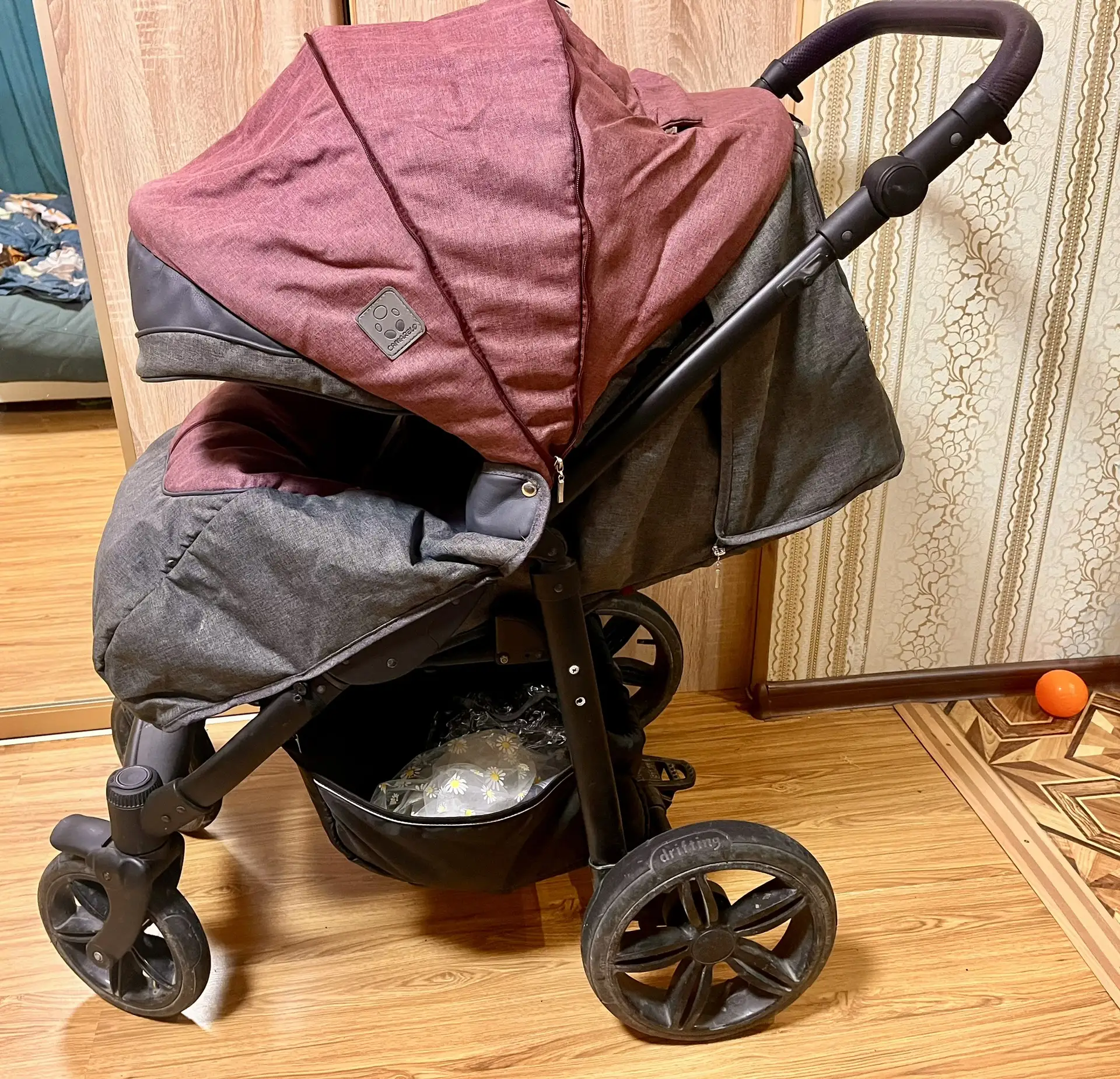 Продам Прогулочную коляску Camarelo Elix. 
Коляска состояние хорошее(есть жизненные царапины на раме