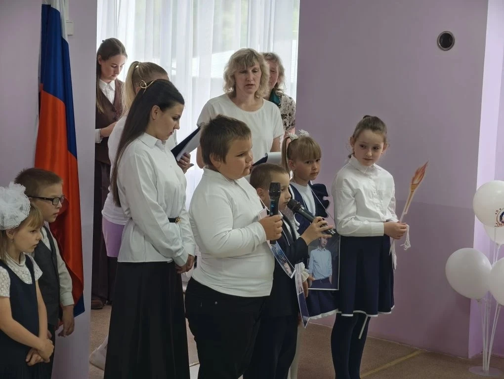 Матч окончен! В нашей школе прозвенел Последний звонок! 🔔🏆 
 
9 лет, как один напряженный чемпиона