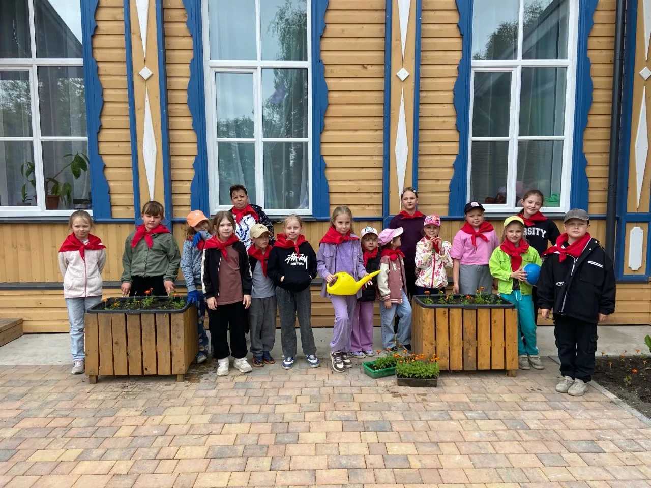 🌿 Смена Первых: «Лови волну» — вклад в «Цветы России»! 🌸

Как здорово, когда летний отдых становит
