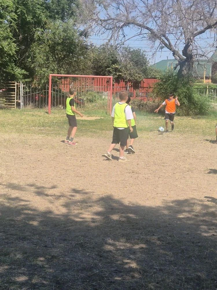 ☀️ Спортивный настрой в 8-й день смены

Под руководством опытного тренера Арстанова Руслана Закирови