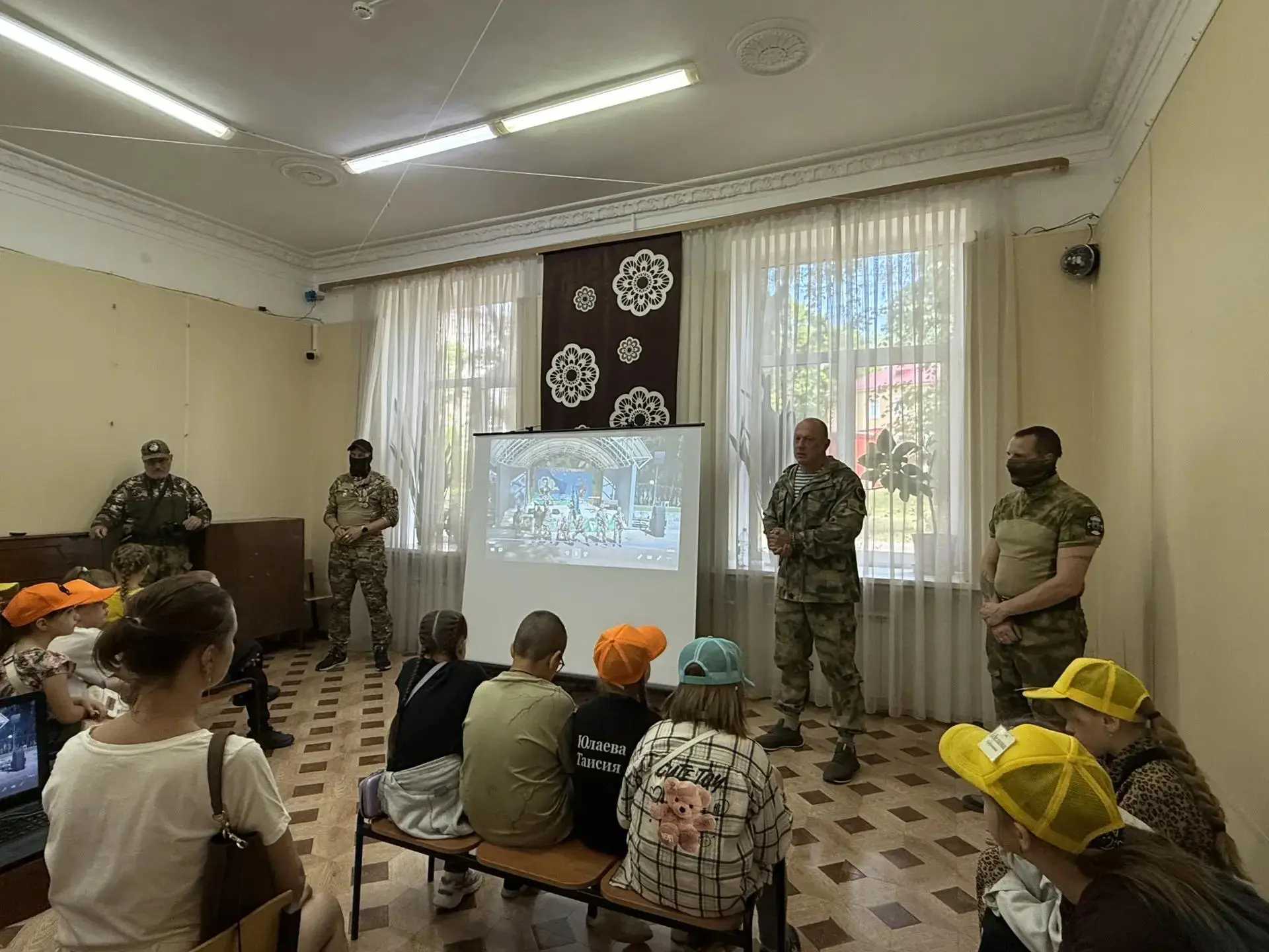 🇷🇺 «Урок мужества» в лагере «Наша волна».

Сегодня к нам в гости приезжал союз десантников «Никто 