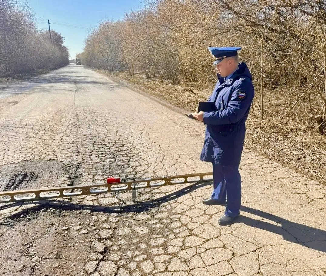 Прокуратура Копейска заставила власти отремонтировать городские дороги

Сотрудники прокуратуры прове
