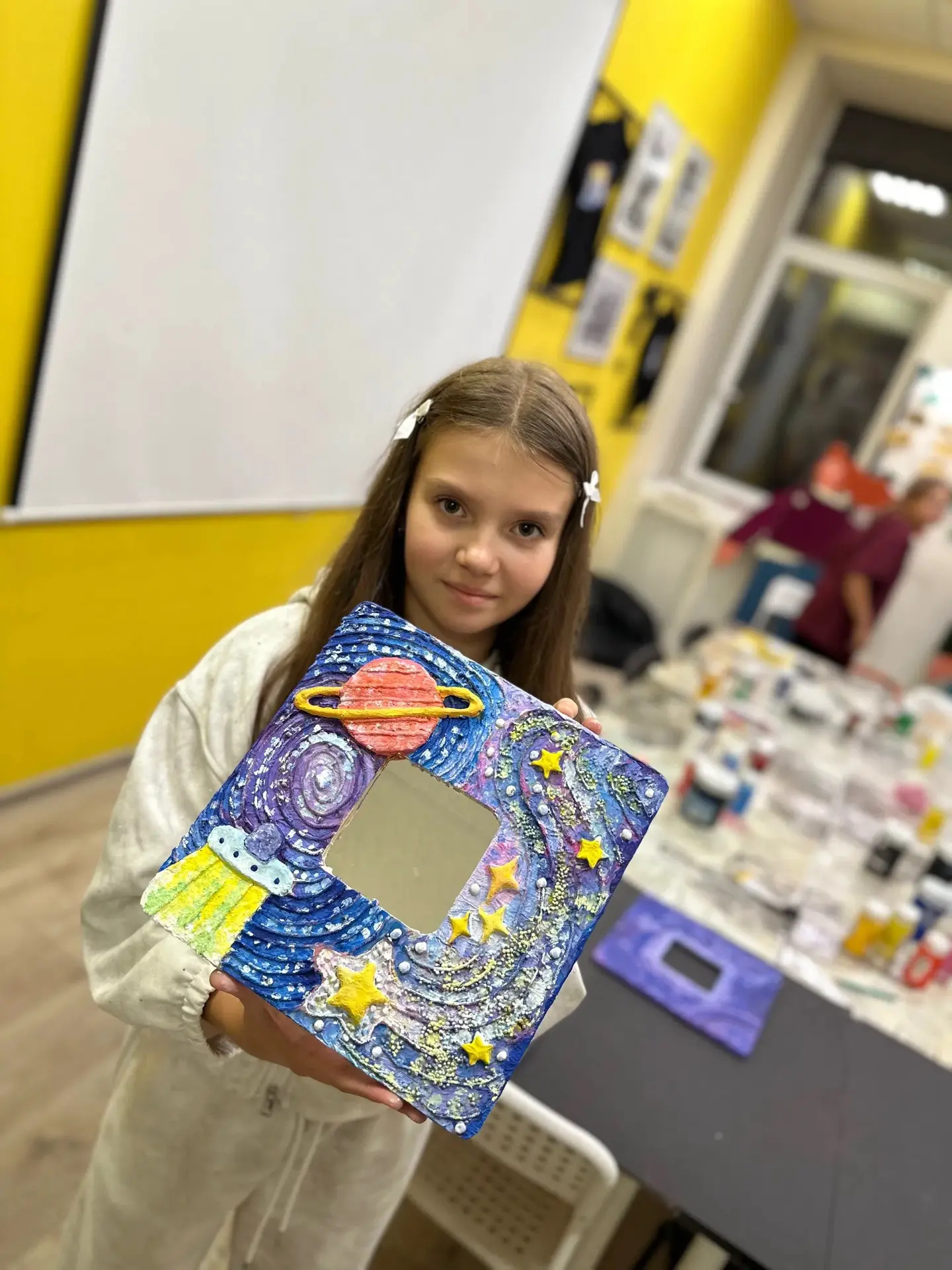 Продолжаем делиться итогами. На очереди — 2 курс 🎨

За этот год ребята освоили самые разные техники