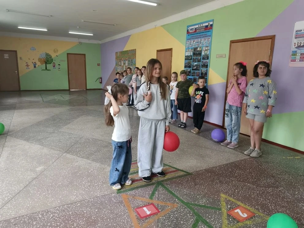 🎉 В лагере «Солнышко» прошёл День бантиков! 🎉

Ребята пришли в самых ярких и необычных образах — б