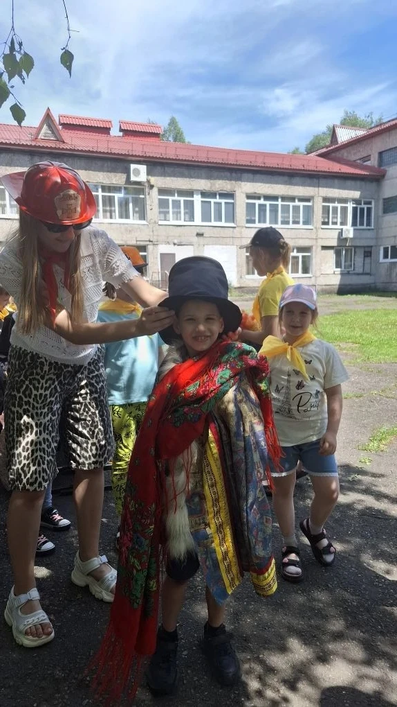 В лагере "Солнышко" прошло мероприятие "Модный приговор". Ребята соревновались в дефиле, знании пред