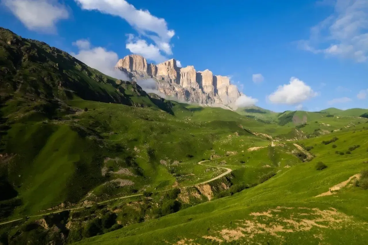 🏔 Гора Мехтыген, Черекский район
Кабардино Балкарская республика

📌 Благодаря своей форме и слоист