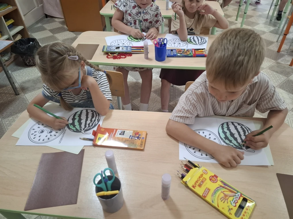 Аппликация — отличный способ совместить развитие художественных навыков с расширением кругозора дете