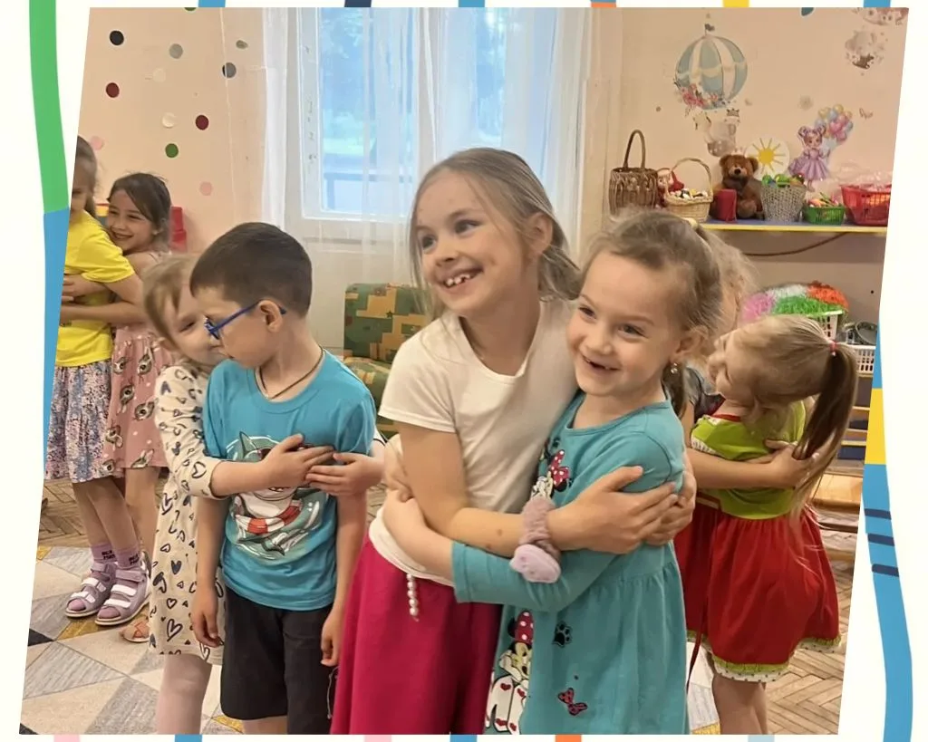 Сегодня в нашем детском саду прошло  музыкальное занятие! 
Дети с удовольствием пели любимые песни, 