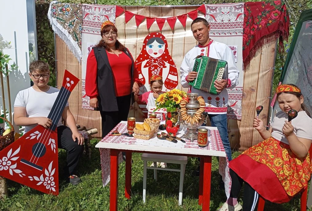 Праздник "Сабантуй" состоялся, боялись дождливого дня, но было солнечно и  тепло! Яркая фотозона в р