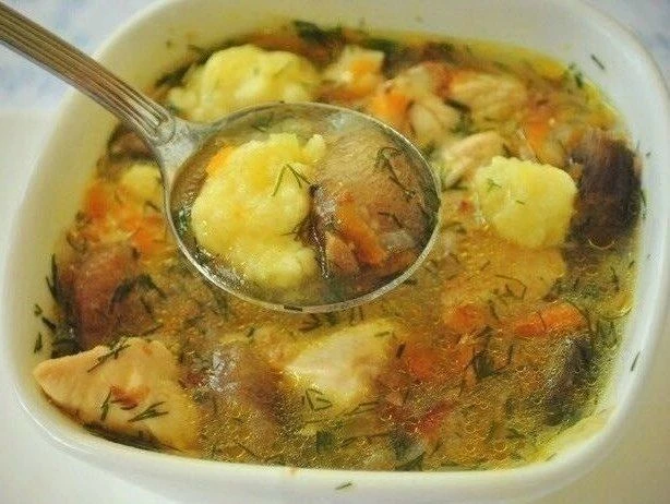 Гречневый суп с грибами и картофельными клецками
А что у нас к обеду? Простой, сытный и очень вкусны