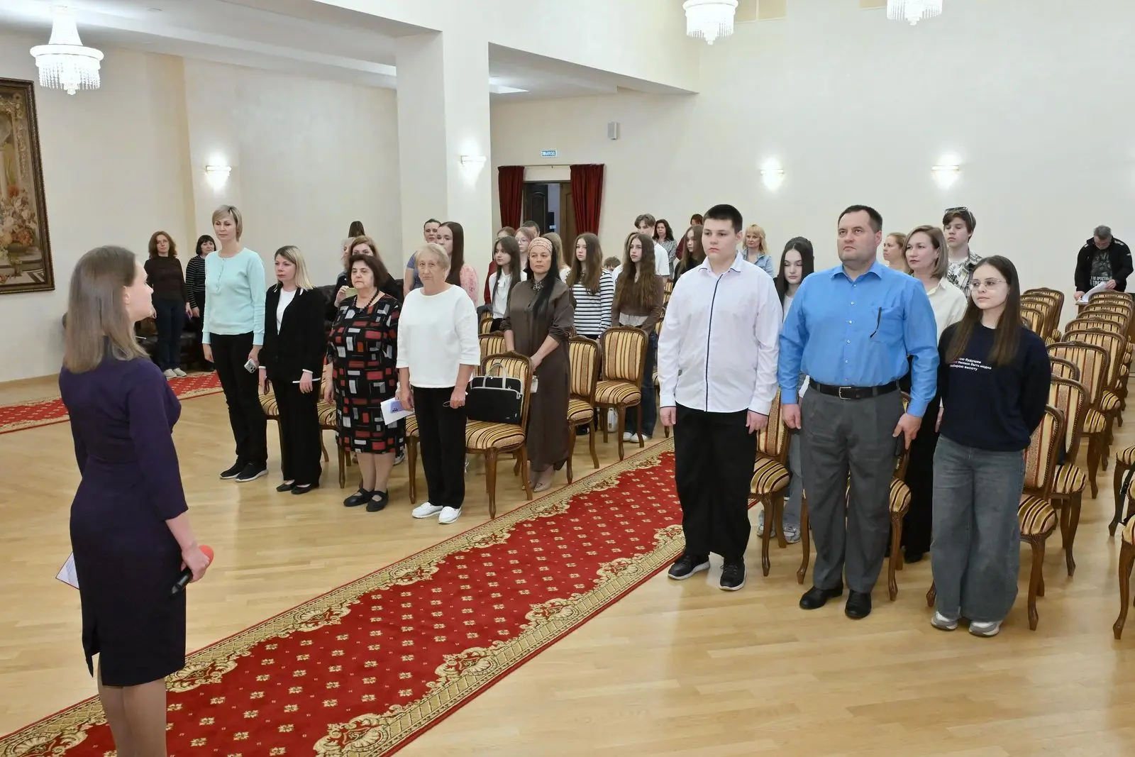 Двенадцать юношей и девушек Власихи получили сегодня свои первые паспорта гражданина Российской Феде