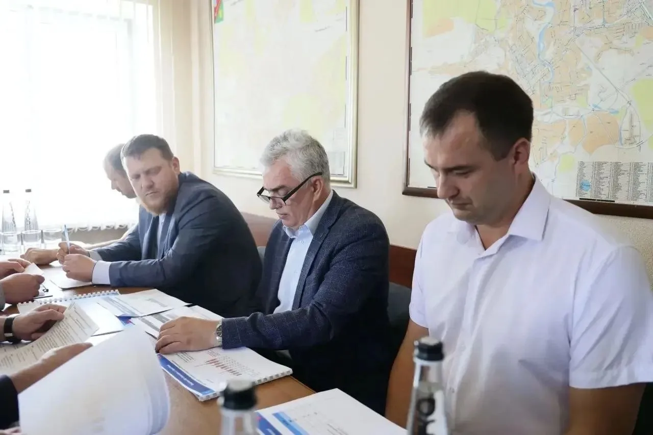 💦Также Александр Шуваев провёл совещание по проблемным вопросам водоснабжения, водоотведения и тепл