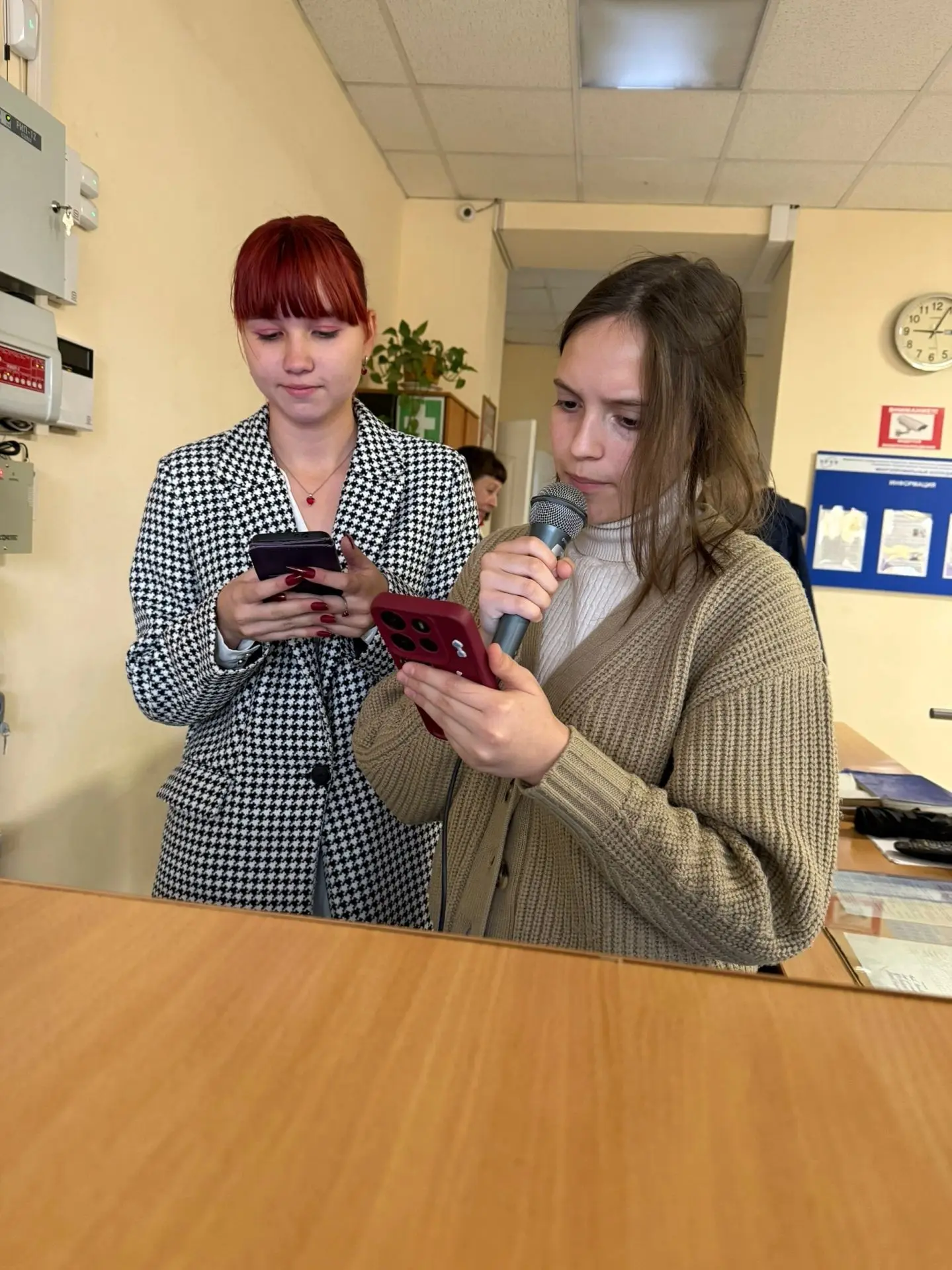 Начнём утро со всяких полезностей 📝

Мы собрали подборку увлекательных каналов в МАХ без заумных те