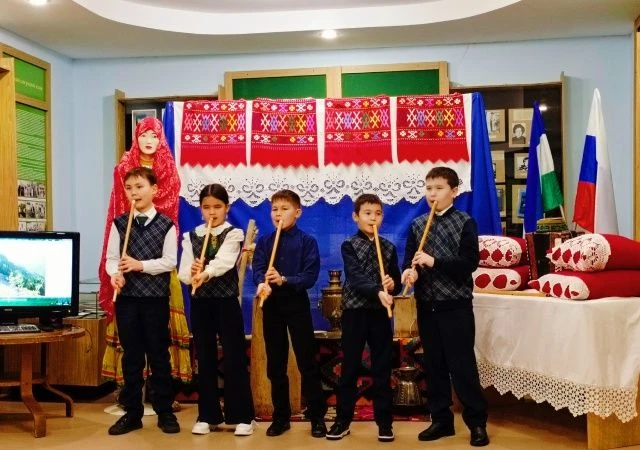 Йыл һайын 14 декабрҙә республикала Башҡорт теле көнө билдәләнә. Дата 2019 йылдан Башҡортостан башлығ