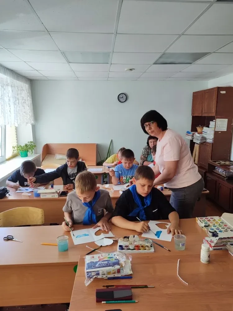 Сегодня педагог ЦДТ Афиногентова Г.В.провела  акцию в честь Дня России! 
День России - это время для