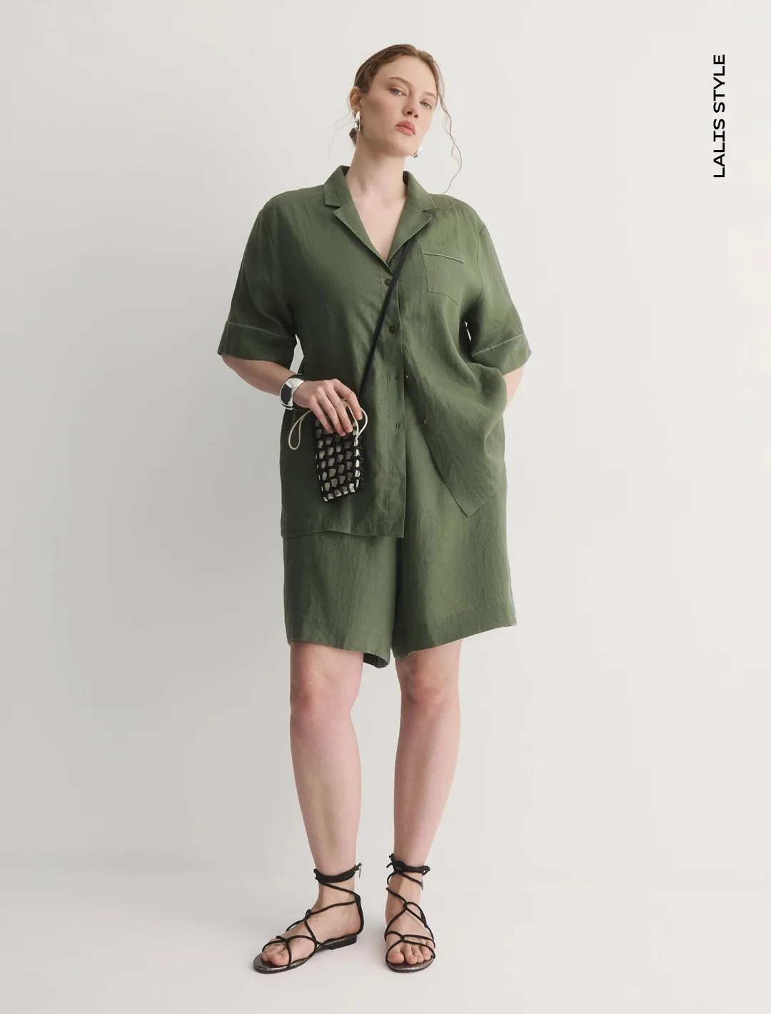 Комплект LALIS из натурального льна в зеленом оттенке 💚

Гармоничный образ, в котором есть все, за 