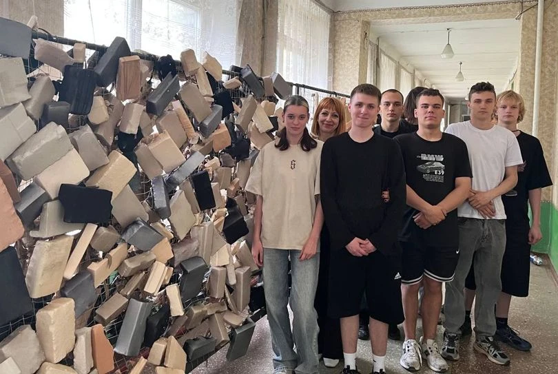 «Везде, где человек оказывается, он может найти того, кто нуждается в нём» (Альберт Швейцер)

6 июня