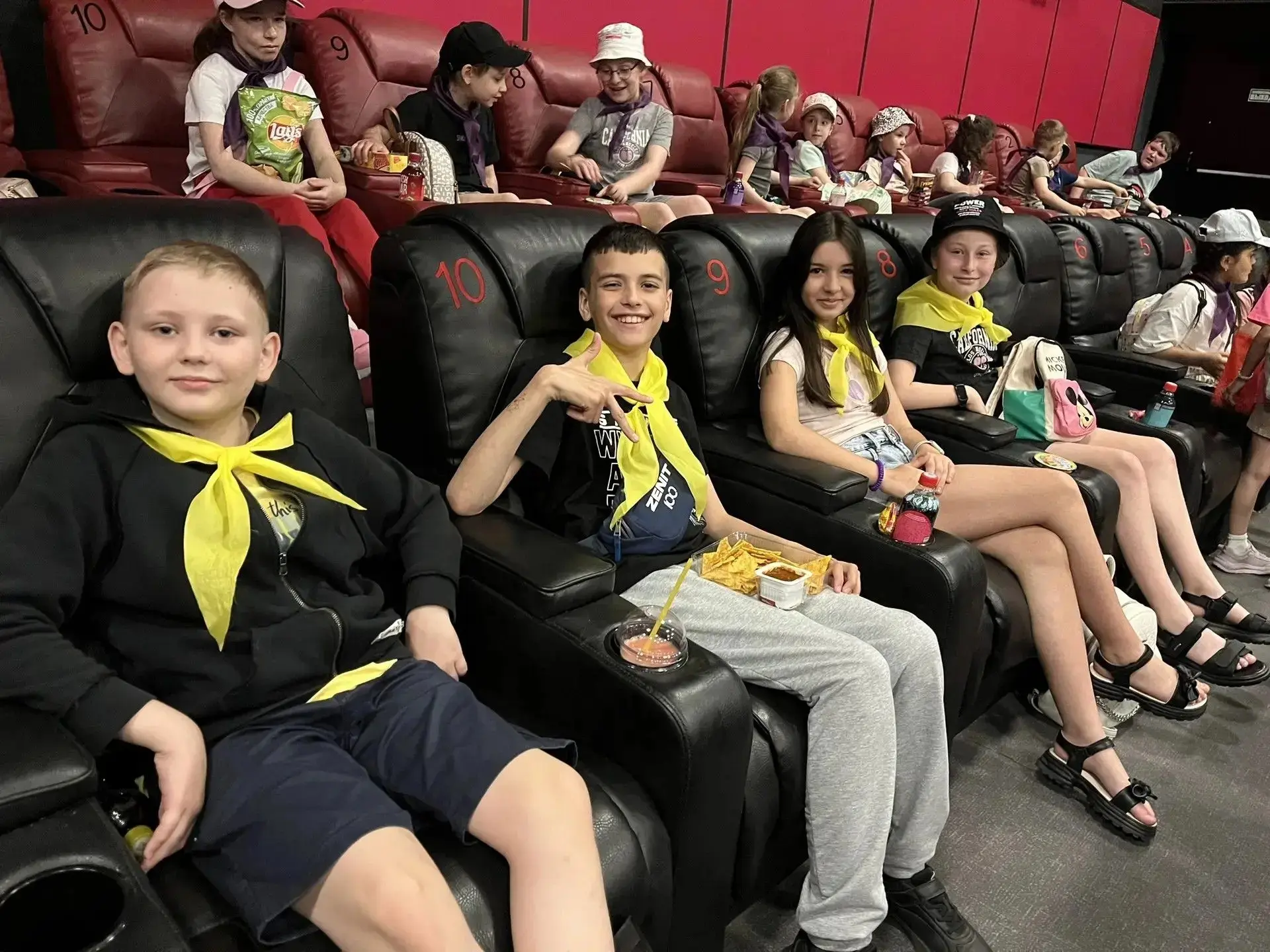 🎬 Каникулы в разгаре, а значит, в пришкольном лагере «Солнышко» продолжаются самые яркие события!

