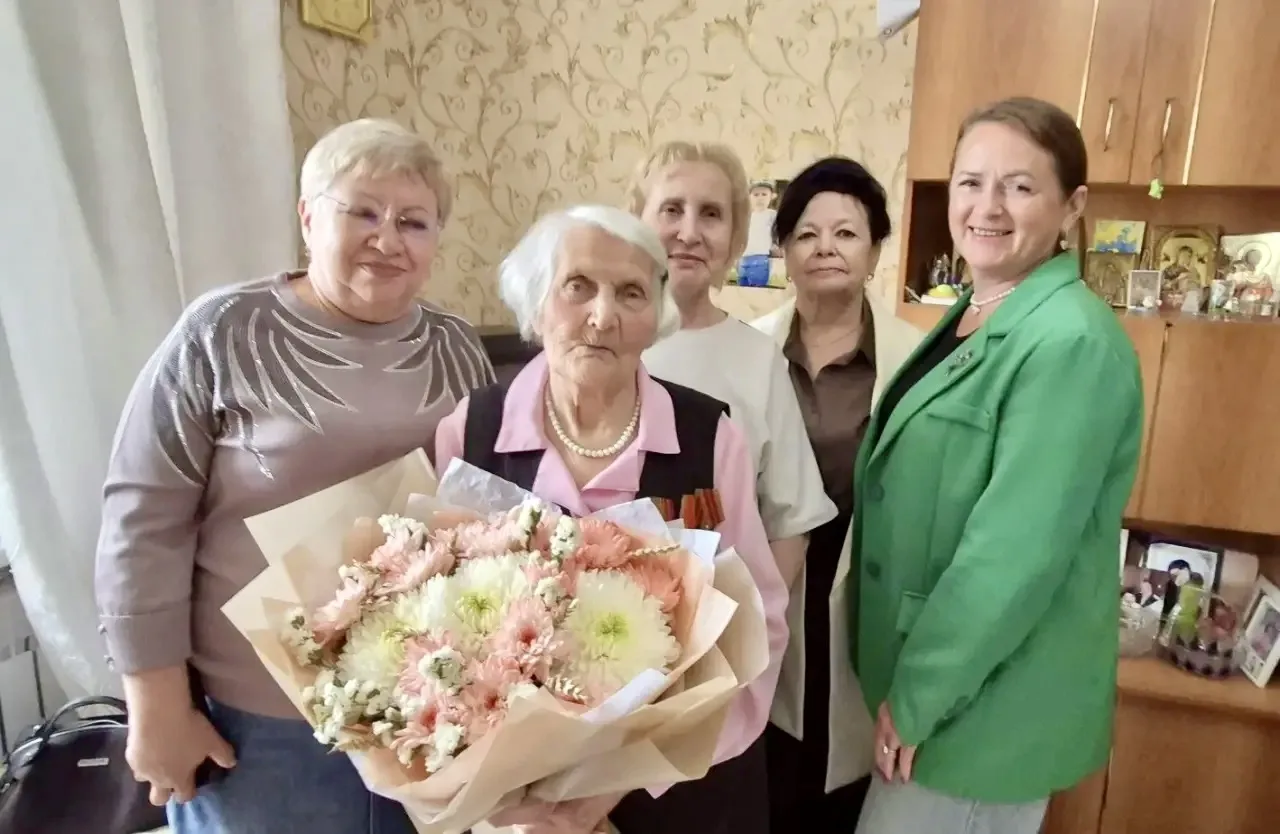 🎂100-летний юбилей: энергия, позитив и жизнерадостность!

9 июня, встретила свой юбилей  удивительн