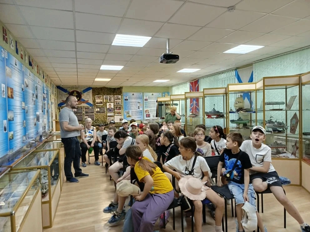 В День памяти Северных юнг детский морской центр имени контр‑адмирала М. И. Бакаева с радостью приня