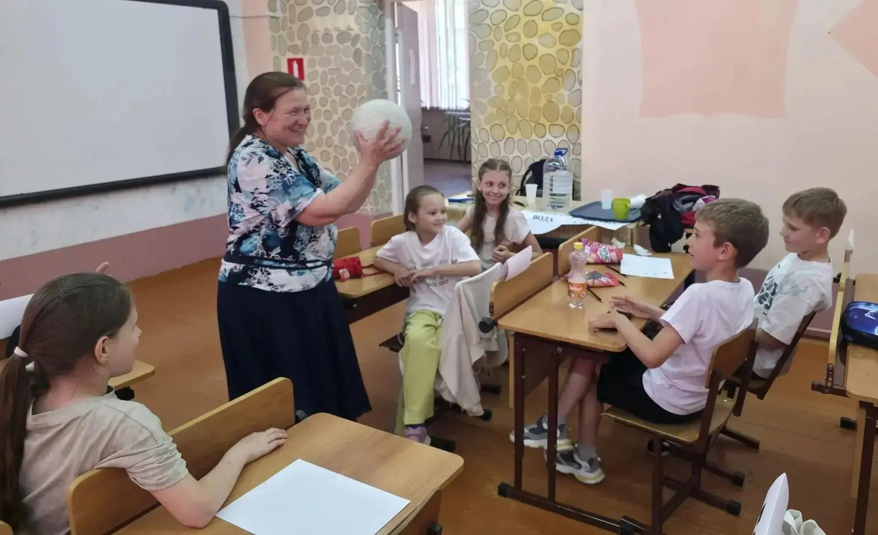 Ура! Вот он- первый день лагерной смены! Долгожданная встреча состоялась!
8 июня в МБОУ СОШ №4  откр