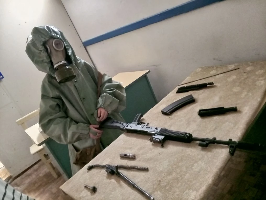 Тренировка по сборке и разборке автомата. Тренировка по стрельбе в мишени